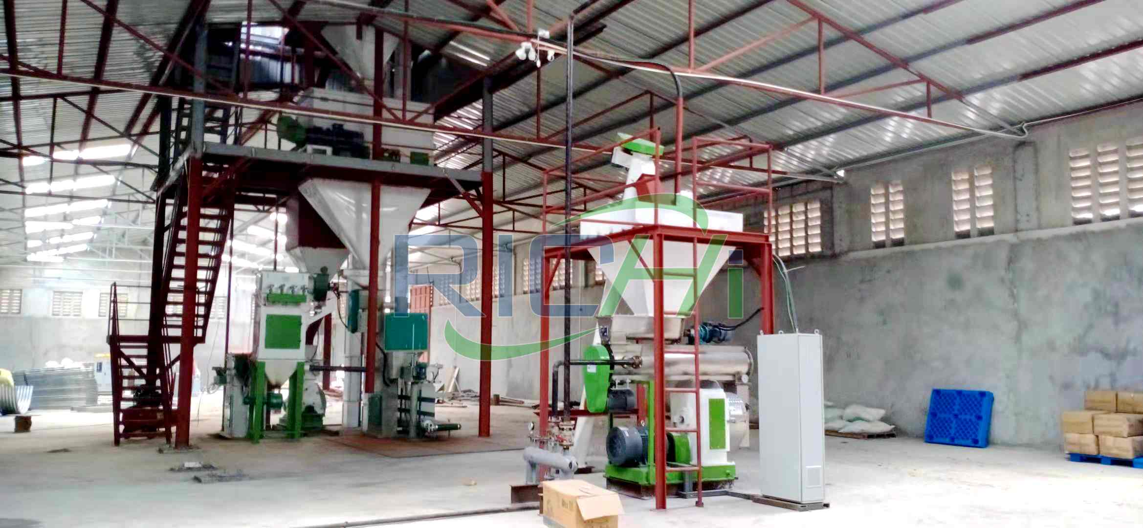 مصانع تجهيز أعلاف الدجاج متوسطة الحجم (3-7 أطنان/ساعة) 