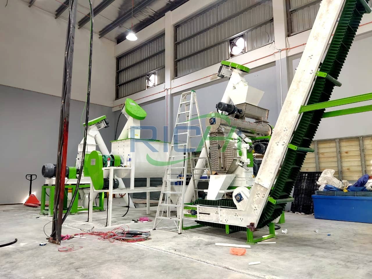 Немецкая автоматизированная линия по производству кормов для кроликов 4-5T/H