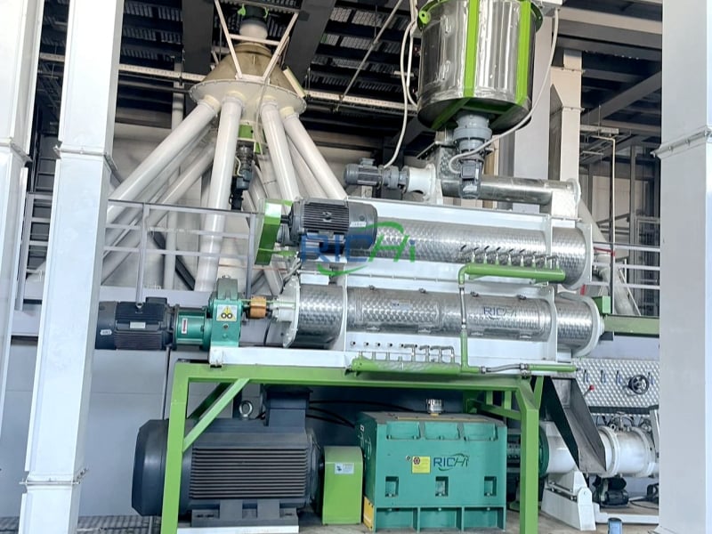 สายการผลิตอาหารปลาลอยน้ำ 2 ตันต่อชั่วโมง แบบเยอรมัน 