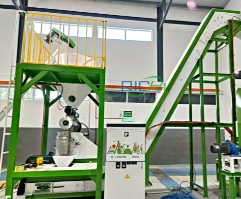  1-1.2T/H tofu cat litter pellet machine in Thailand