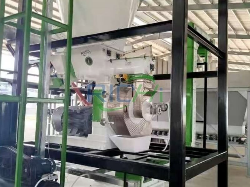 2-2.5 tons/hour paper pellet maker in Kazakhstan