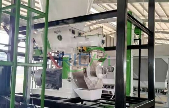 South African 2T/H wood chip pellet making machine