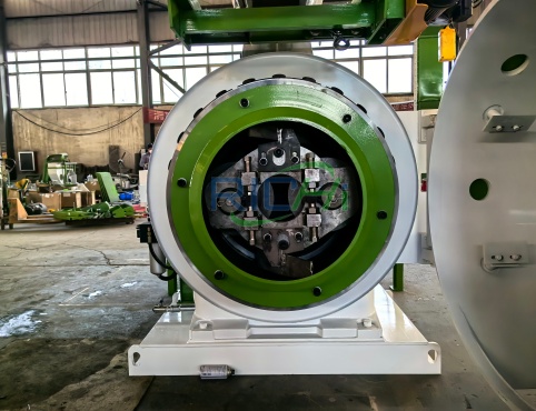 Pelletizing chamber of a cow dung pellet making machine