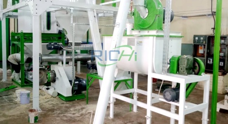Linie de producție completă de furaje pentru păsări, cu o capacitate de 5 tone, în Malawi