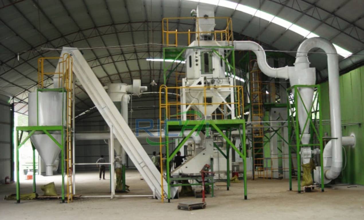 Mesin pembuat pelet pakan kuda berkapasitas 5-7 ton per jam di Prancis