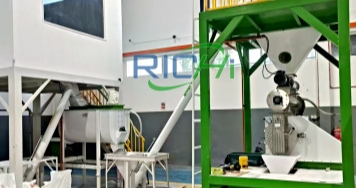 Italian pellet machine for cat litter