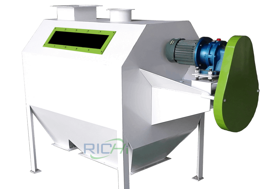 Pig feed mill cleaning screen