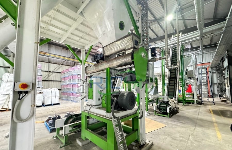 5-6T/H broiler and layer chicken feed pellet press for sale UK project