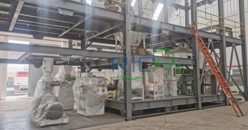 chicken feed pellet machines in Italy
