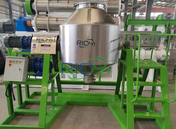 Drum-type animal feed mixing machine