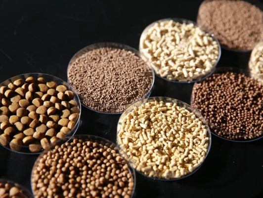 Feed pellets