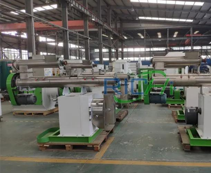 Poultry feed pellet machine
