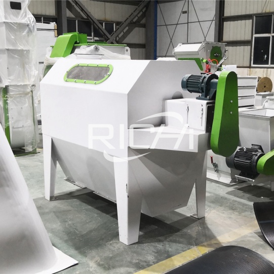 Raw material cleaning machine