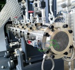 Turbulent flow discharge device