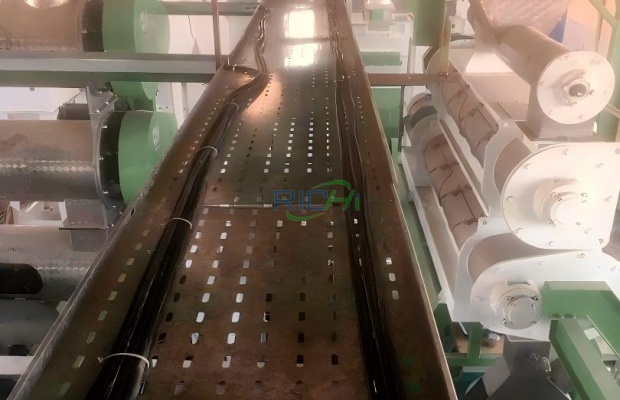 1.5–2 t/h pet Food Extruder and 5–6 t/h Shrimp Feed Pellet Mill in India