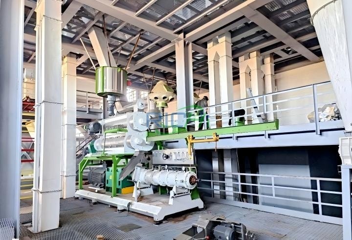 Brezilya'da 3-4 ton/saat kapasiteli çift vidalı sucul yem üretim hattı
