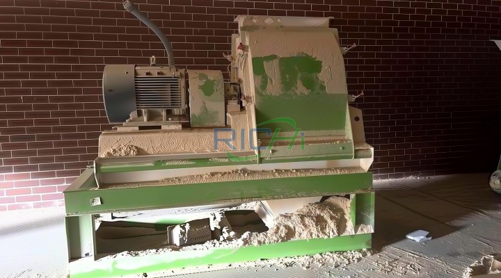 Máquina de trituração de serradura com capacidade de 3–4 t/h no Cazaquistão